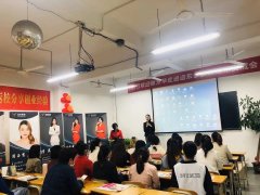 想学化妆，去哪里学效果比较好？去哪里学更专业？